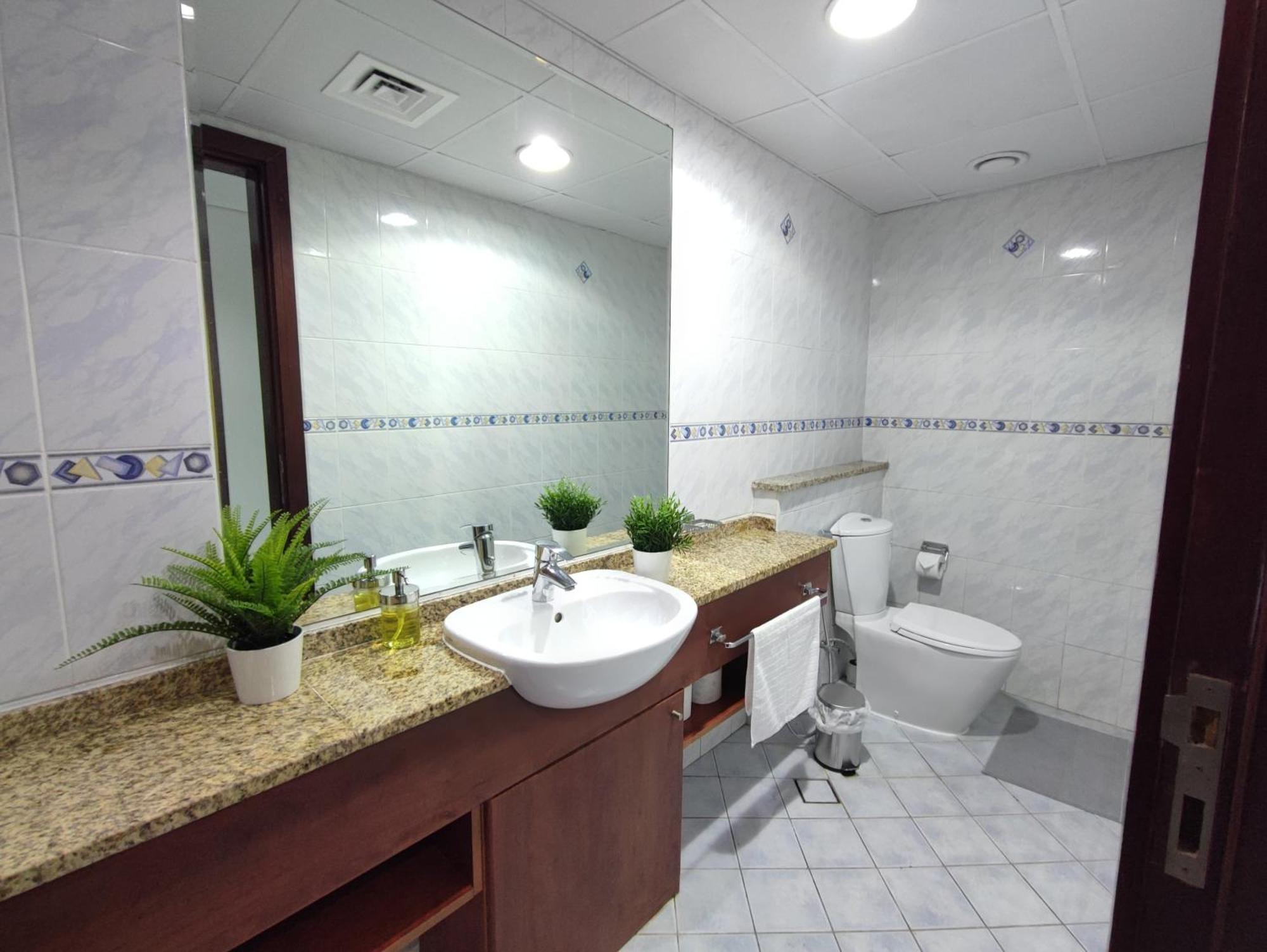 One Bedroom Apartment With Pool & Gym Near Marina Dubai Eksteriør billede
